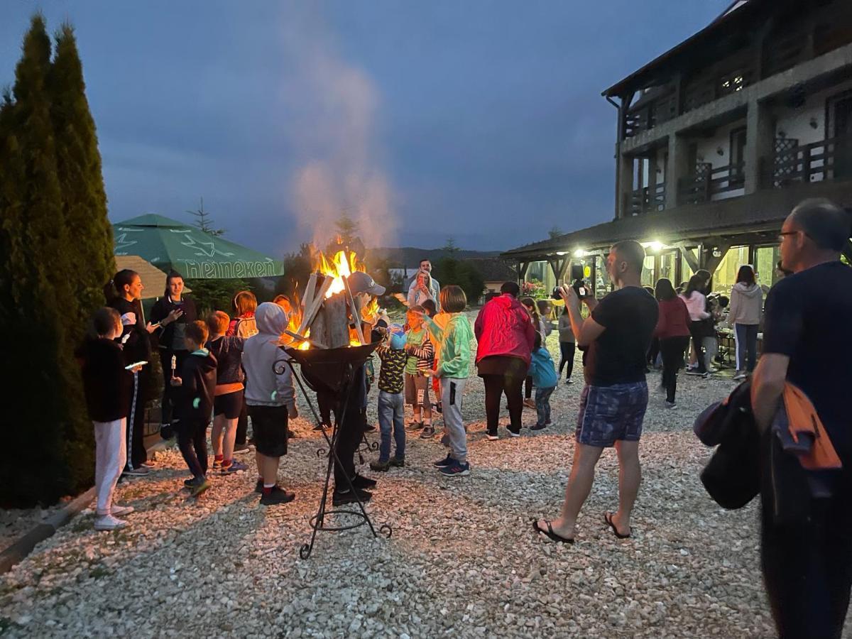 Casa Bradet Pensionat Întorsura Buzăului Exteriör bild